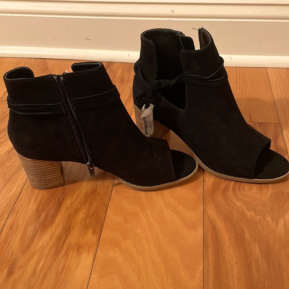 Black Suede Open Toed Booties! Size 8